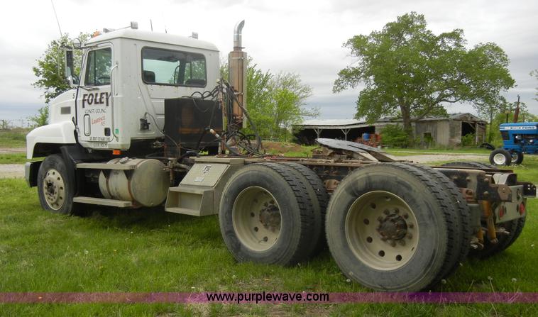image for item C4474 1994 Mack CH613 semi truck