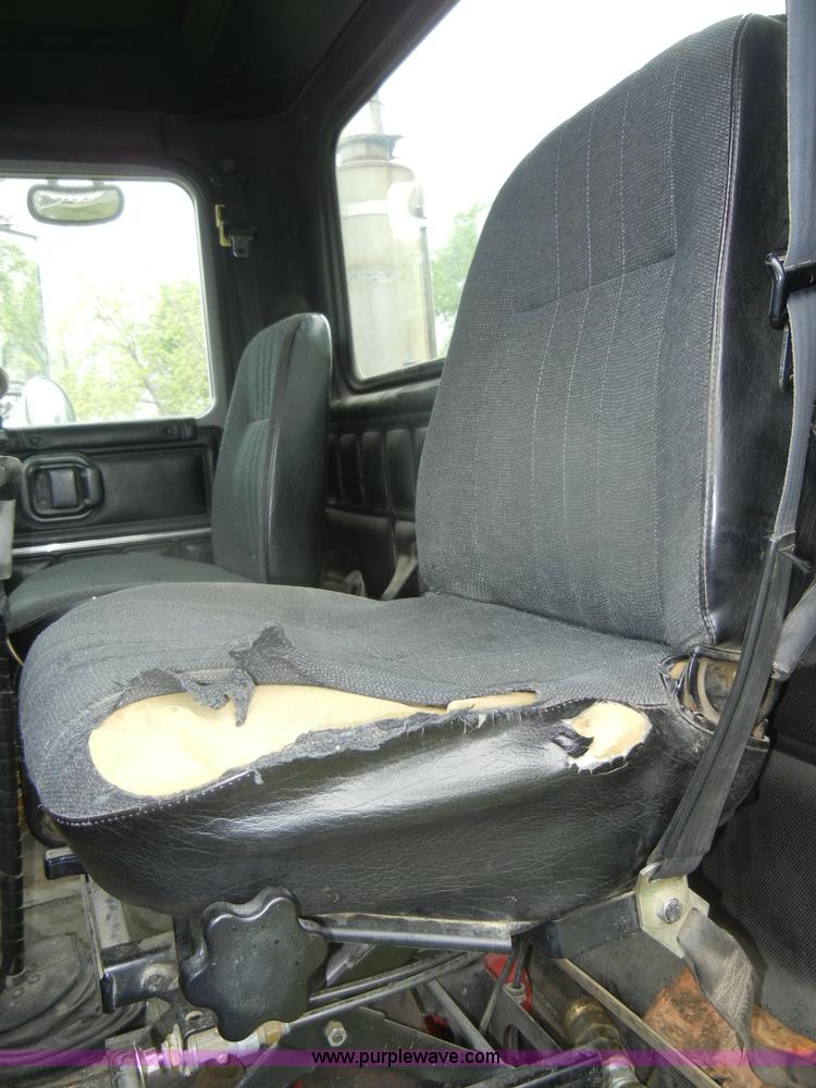 image for item C4474 1994 Mack CH613 semi truck