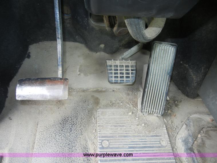 image for item C4474 1994 Mack CH613 semi truck