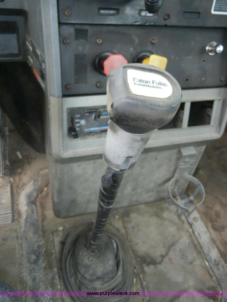 image for item C4474 1994 Mack CH613 semi truck