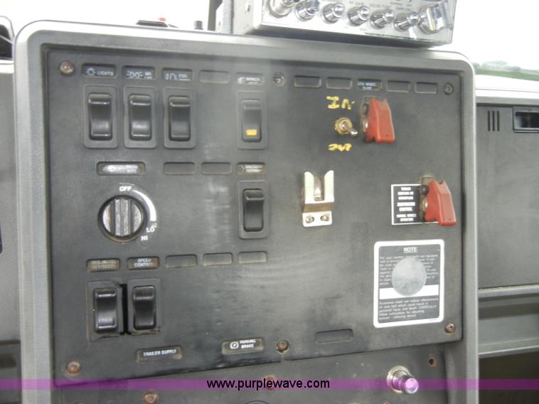 image for item C4474 1994 Mack CH613 semi truck