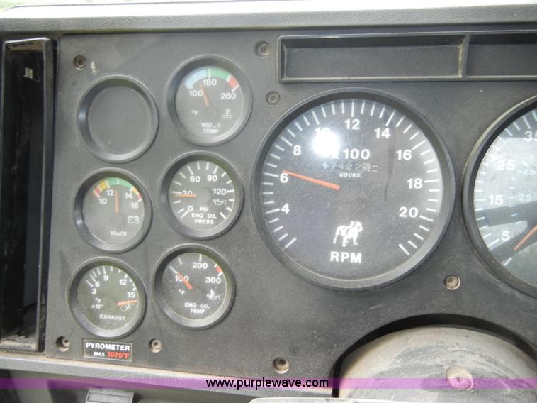 image for item C4474 1994 Mack CH613 semi truck