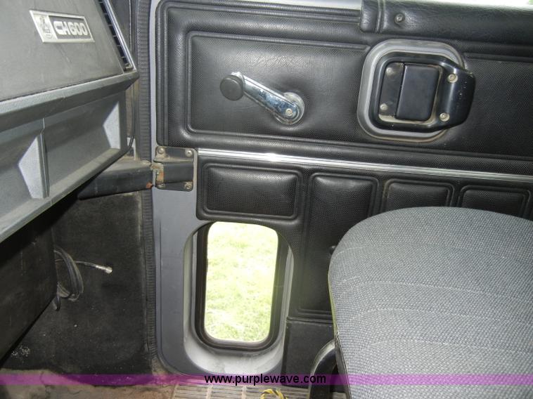 image for item C4474 1994 Mack CH613 semi truck