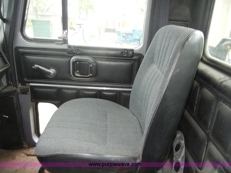 image for item C4474 1994 Mack CH613 semi truck