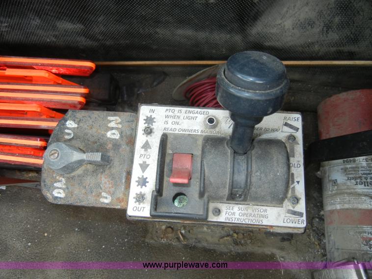 image for item C4474 1994 Mack CH613 semi truck