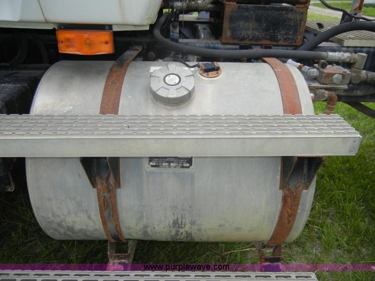 image for item C4474 1994 Mack CH613 semi truck