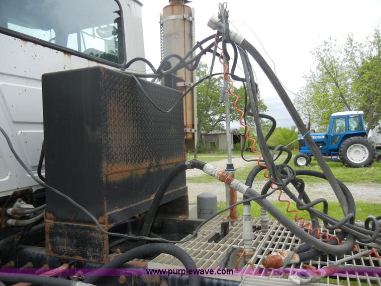 image for item C4474 1994 Mack CH613 semi truck