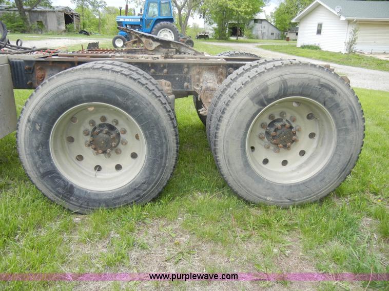 image for item C4474 1994 Mack CH613 semi truck