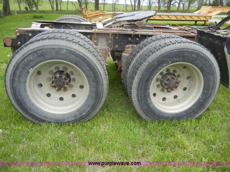 image for item C4474 1994 Mack CH613 semi truck