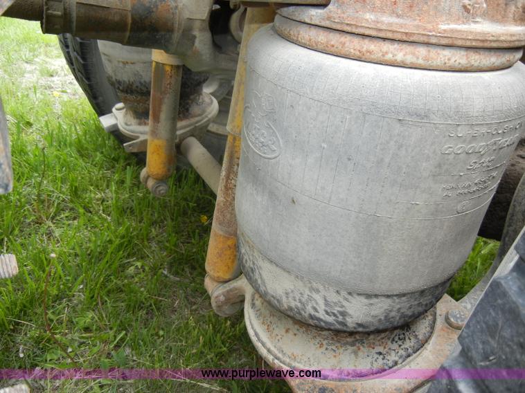 image for item C4474 1994 Mack CH613 semi truck