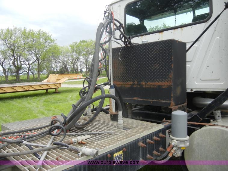 image for item C4474 1994 Mack CH613 semi truck