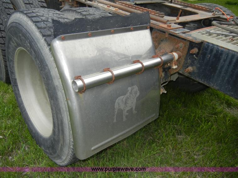 image for item C4474 1994 Mack CH613 semi truck