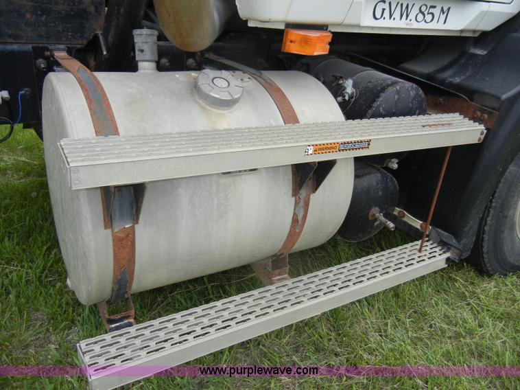 image for item C4474 1994 Mack CH613 semi truck