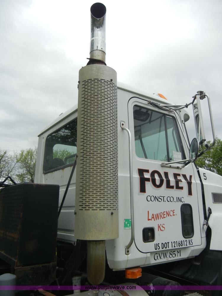 image for item C4474 1994 Mack CH613 semi truck