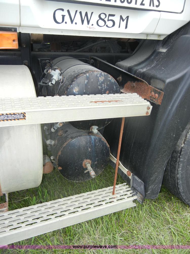 image for item C4474 1994 Mack CH613 semi truck