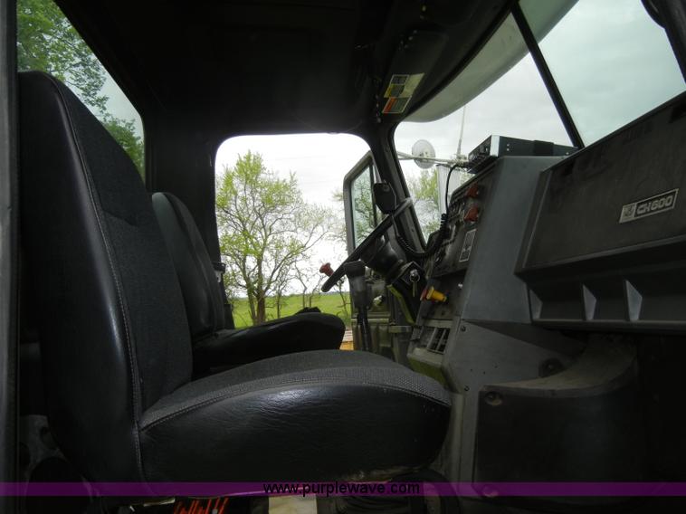 image for item C4474 1994 Mack CH613 semi truck