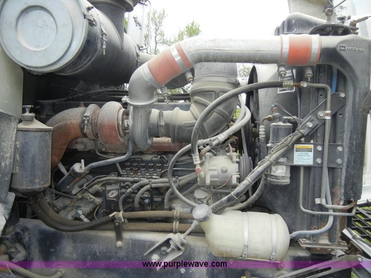 image for item C4474 1994 Mack CH613 semi truck