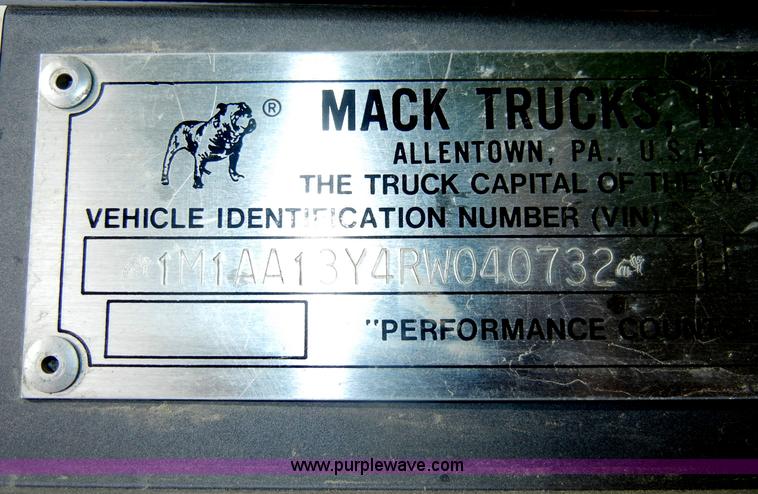image for item C4474 1994 Mack CH613 semi truck