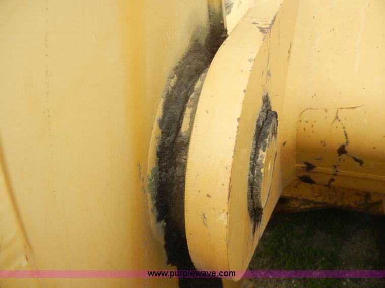 image for item C4475 1997 Caterpillar 953C track loader