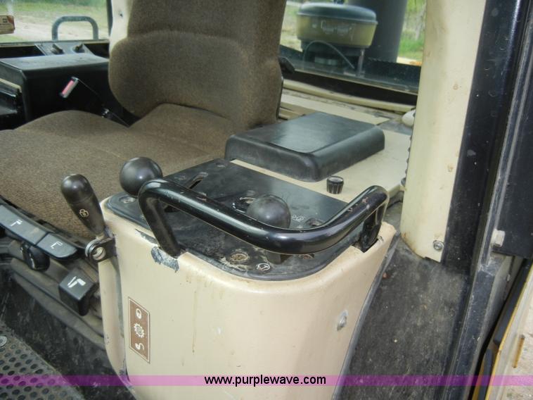 image for item C4475 1997 Caterpillar 953C track loader