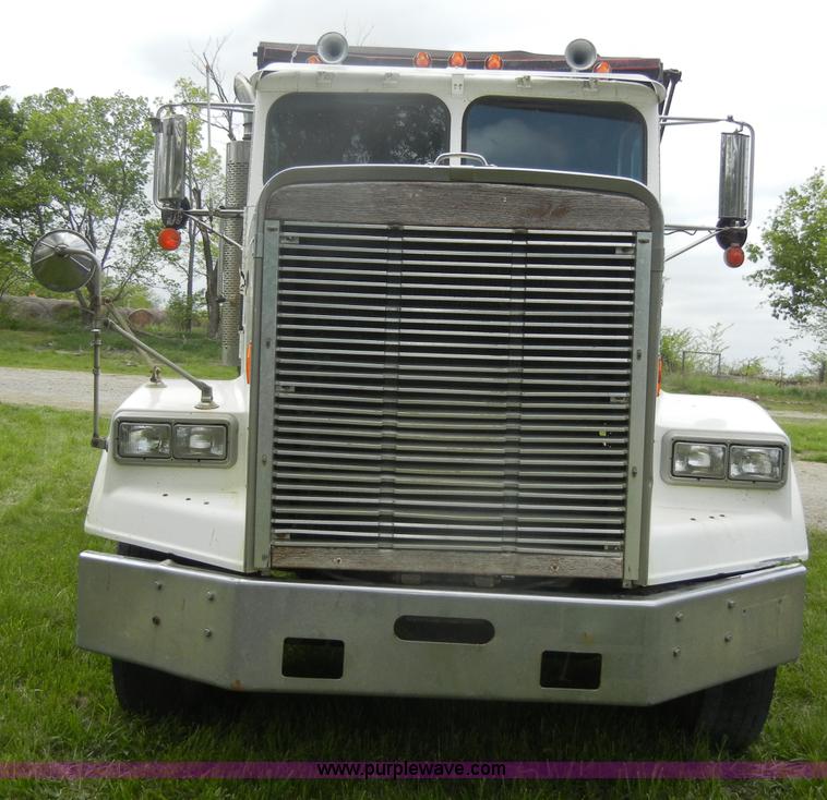 image for item C4478 1987 Freightliner FLC-64T dump truck