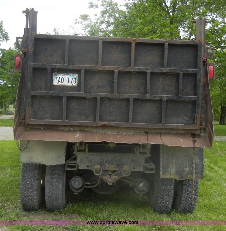 image for item C4478 1987 Freightliner FLC-64T dump truck