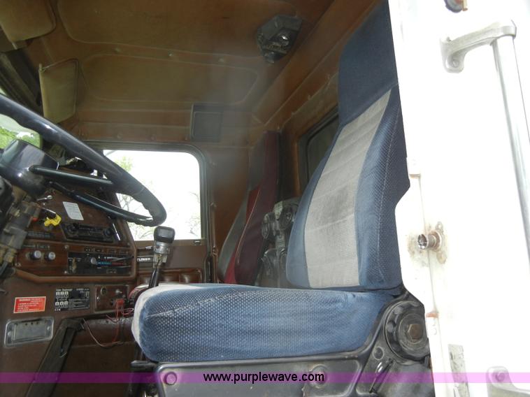 image for item C4478 1987 Freightliner FLC-64T dump truck