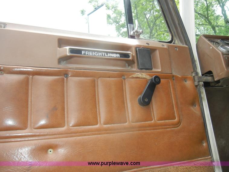 image for item C4478 1987 Freightliner FLC-64T dump truck