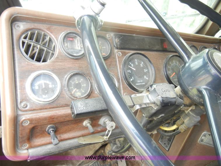 image for item C4478 1987 Freightliner FLC-64T dump truck