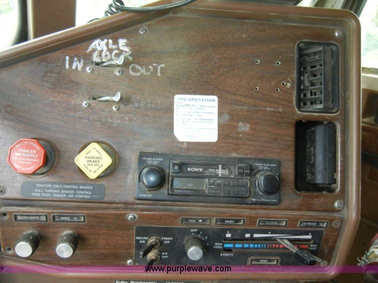 image for item C4478 1987 Freightliner FLC-64T dump truck