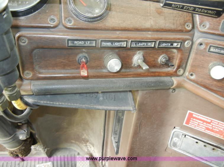 image for item C4478 1987 Freightliner FLC-64T dump truck