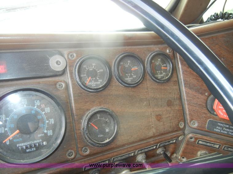 image for item C4478 1987 Freightliner FLC-64T dump truck