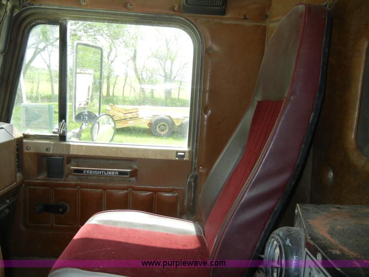 image for item C4478 1987 Freightliner FLC-64T dump truck