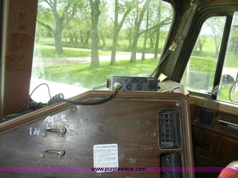 image for item C4478 1987 Freightliner FLC-64T dump truck