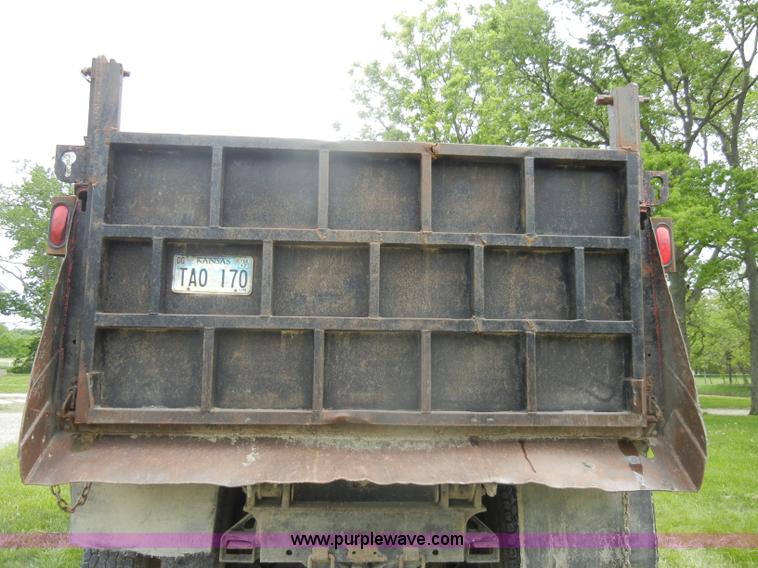 image for item C4478 1987 Freightliner FLC-64T dump truck