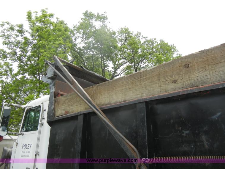 image for item C4478 1987 Freightliner FLC-64T dump truck