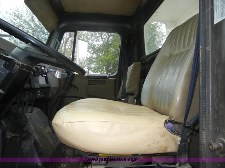 image for item C4480 1992 International 4900 dump truck