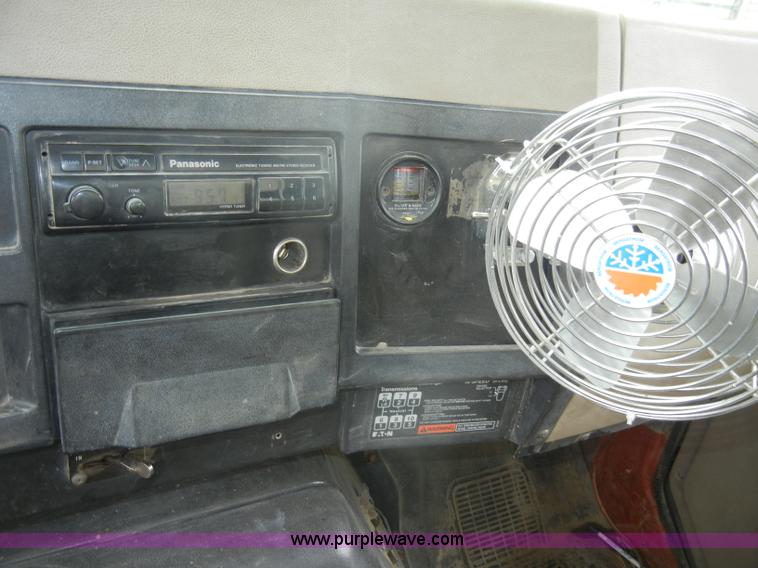 image for item C4480 1992 International 4900 dump truck