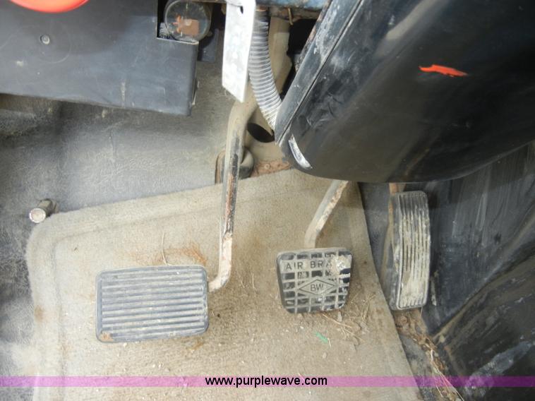 image for item C4480 1992 International 4900 dump truck