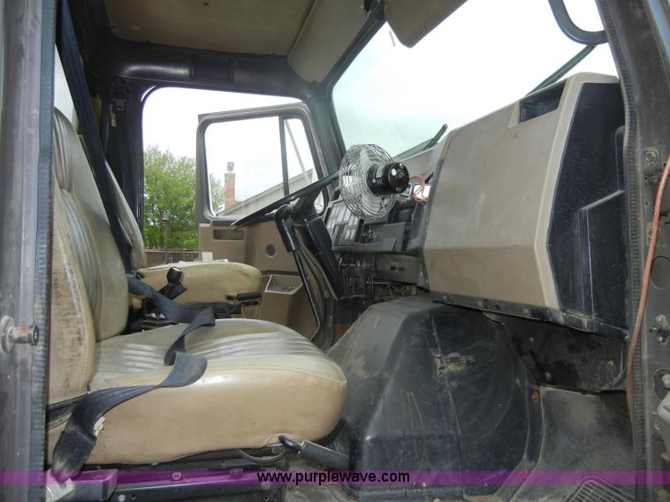 image for item C4480 1992 International 4900 dump truck