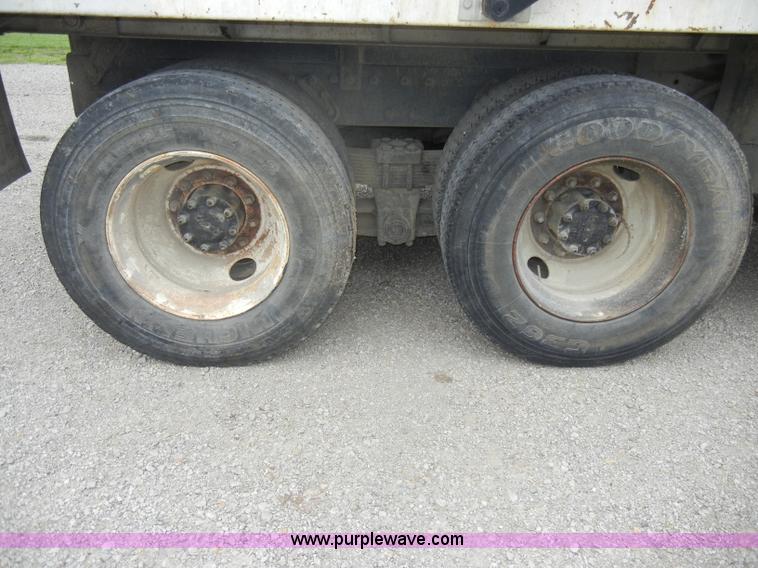 image for item C4480 1992 International 4900 dump truck