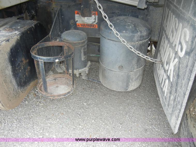 image for item C4480 1992 International 4900 dump truck