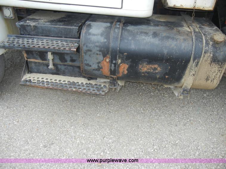 image for item C4480 1992 International 4900 dump truck