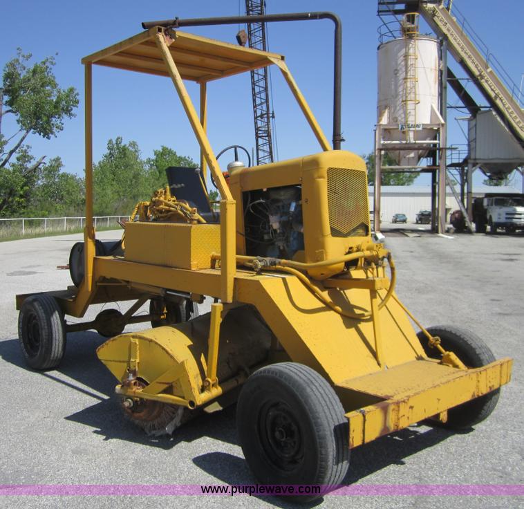 image for item C5449 Broce C804 broom