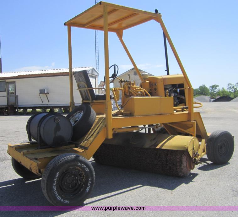 image for item C5449 Broce C804 broom