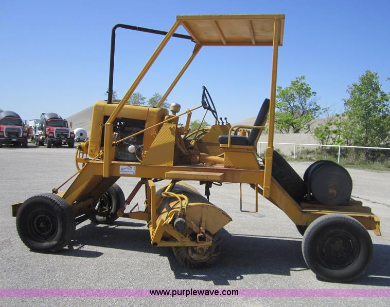 image for item C5449 Broce C804 broom