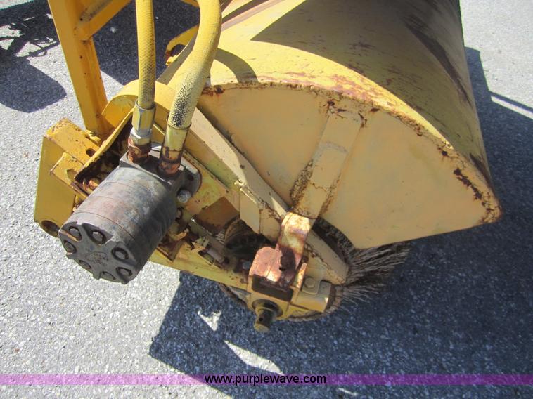 image for item C5449 Broce C804 broom