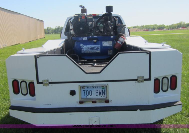 image for item C5462 2006 Ford F550 XLT super duty utility truck