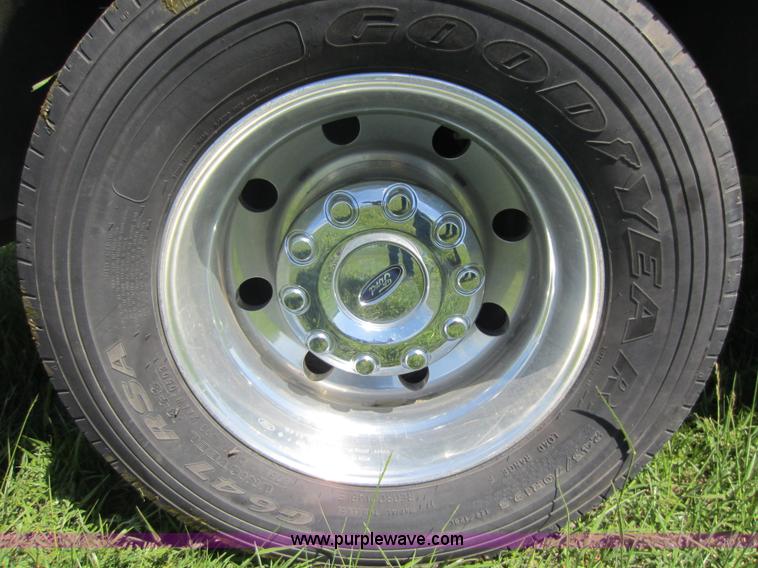 image for item C5462 2006 Ford F550 XLT super duty utility truck