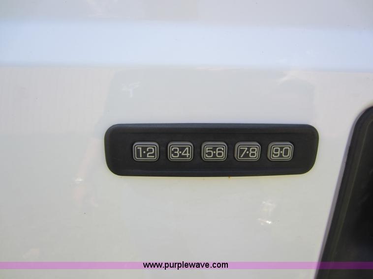 image for item C5462 2006 Ford F550 XLT super duty utility truck